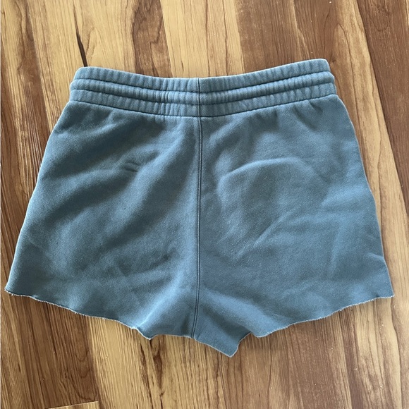 Aritzia TNA Cozy Fleece Boyfriend Short High Rise Raw Hem in Vintage Navy Sz. XS - Picture 4 of 4